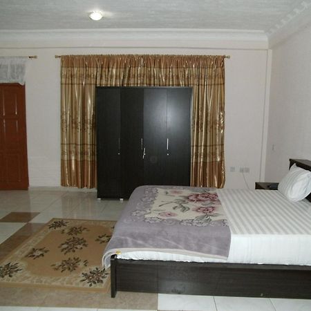 Pemicsa Hotel Accra Spintex Quarto foto